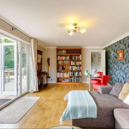Villa The Nook Located In A Beautiful Garden Setting With Parking Stratford-upon-Avon Exterior foto