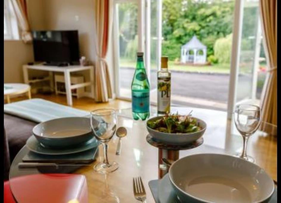 Villa The Nook Located In A Beautiful Garden Setting With Parking Stratford-upon-Avon Exterior foto