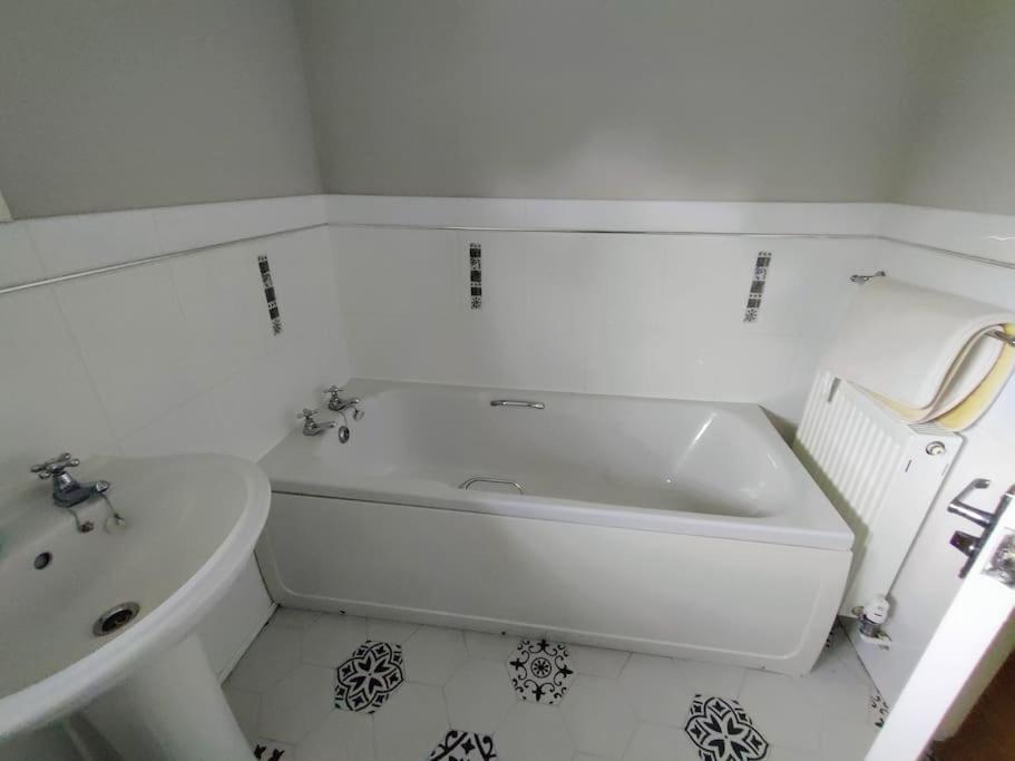 Villa The Nook Located In A Beautiful Garden Setting With Parking Stratford-upon-Avon Exterior foto