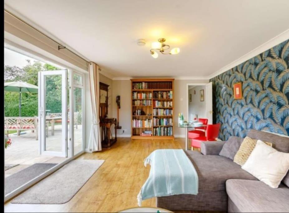 Villa The Nook Located In A Beautiful Garden Setting With Parking Stratford-upon-Avon Exterior foto